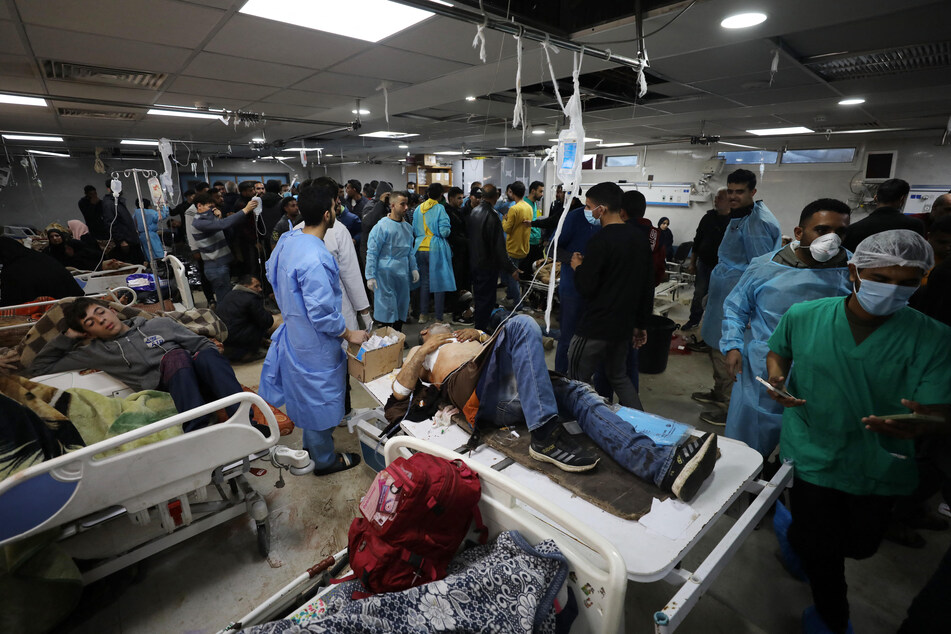 Die Opfer seien in das Al-Schifa-Krankenhaus in Gaza gebracht worden. Dort sah ein Journalist der Nachrichtenagentur AFP mehrere Leichen und Verletzte.