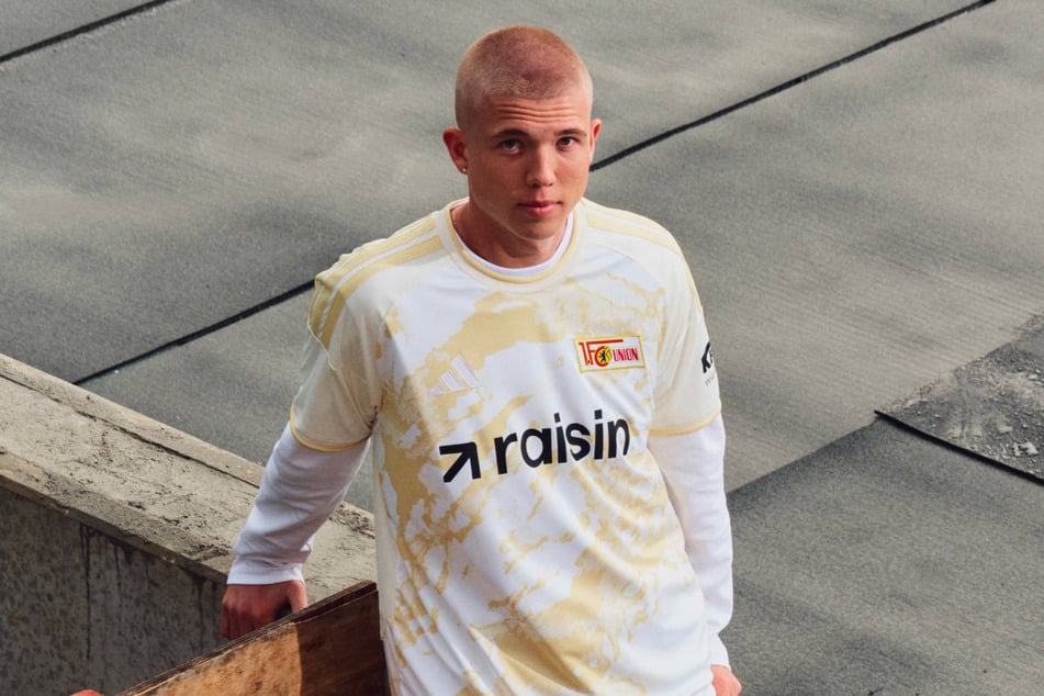 Auch Youngster Dmytro Bogdanov (19) wird beim Fotoshooting in den Mittelpunkt gerückt.