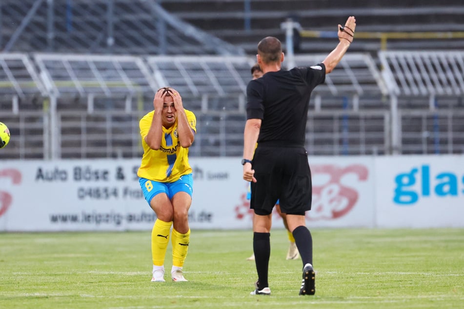 Nicht selten im vergangenen Jahr ließen bestimmte Schiedsrichterentscheidungen Lok Leipzigs Farid Abderrahmane (29) verzweifeln.