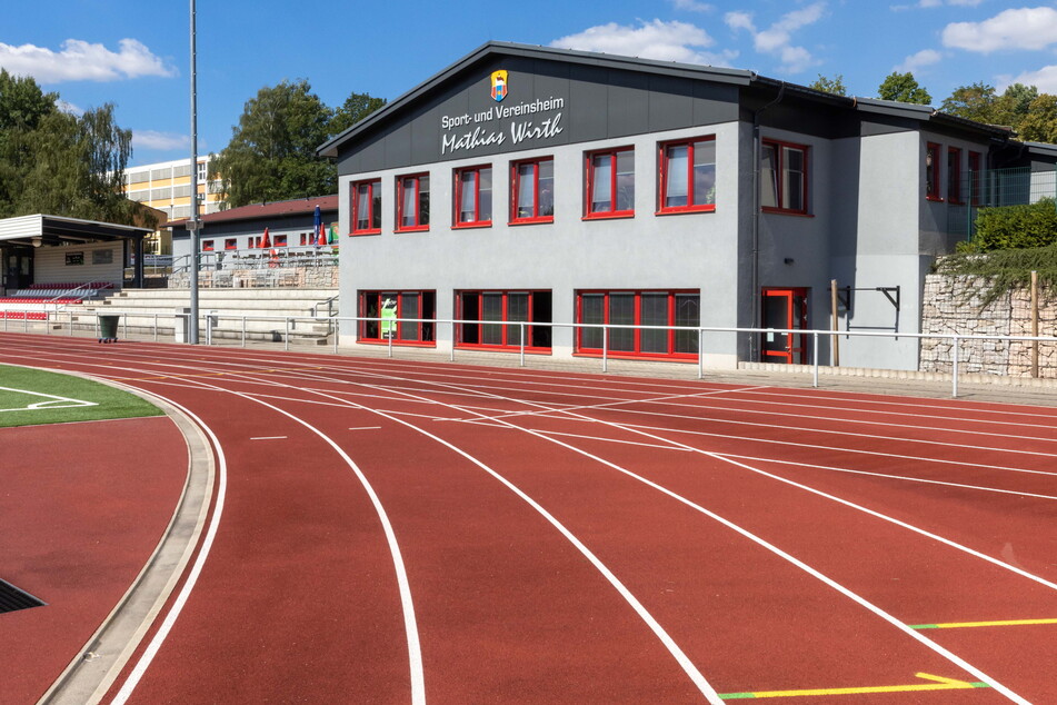 Der Stollberger Sportplatz mit Vereinsheim lädt Jung und Alt zum Trainieren ein.