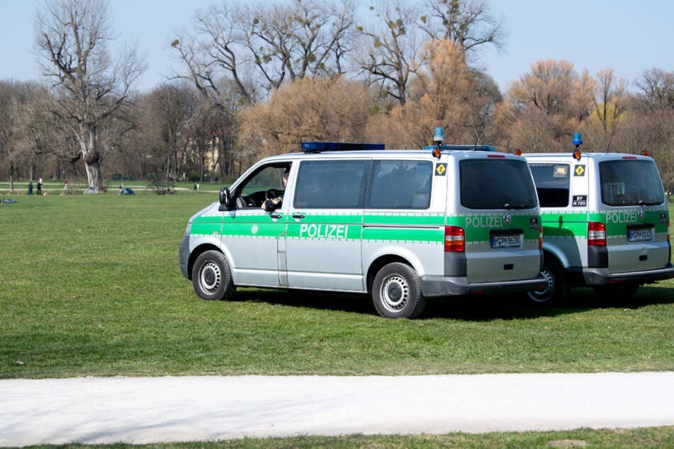 In Augsburg sorgt der Fund von Sprengstoff aus dem Zweiten Weltkrieg am Freitag für einen Polizeieinsatz und Sperrungen.