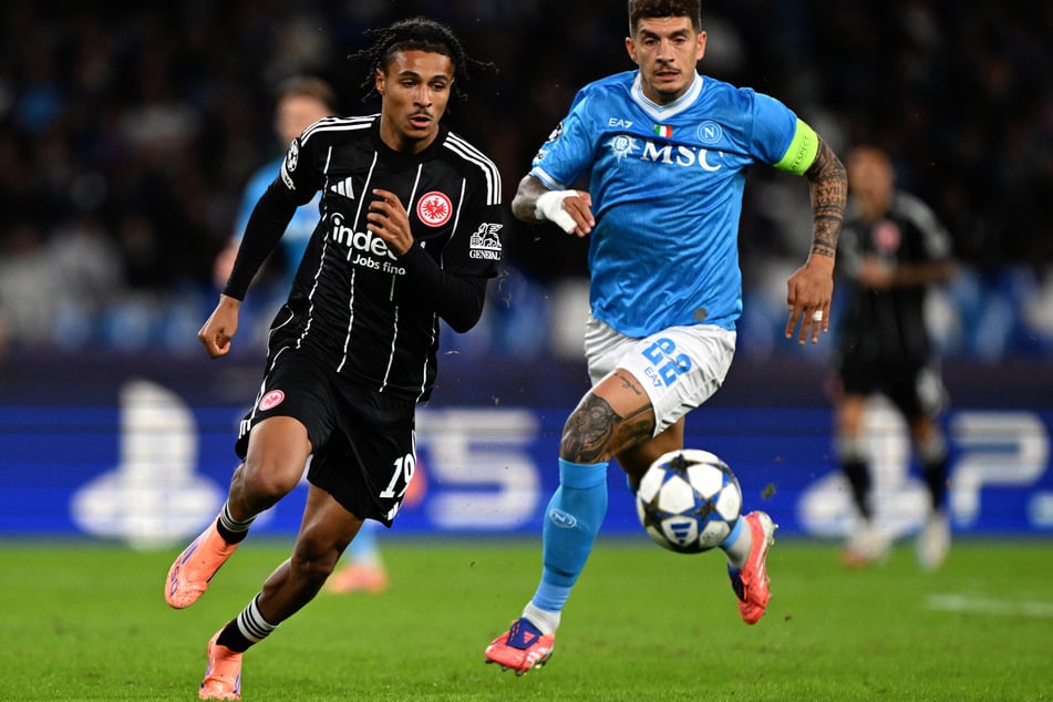 Adedeji-Sternberg könnte bei der Eintracht Jean-Mattéo Bahoya (20, l.) ersetzen, der als möglicher Multimillionen-Euro-Transfer im kommenden Sommer gilt.