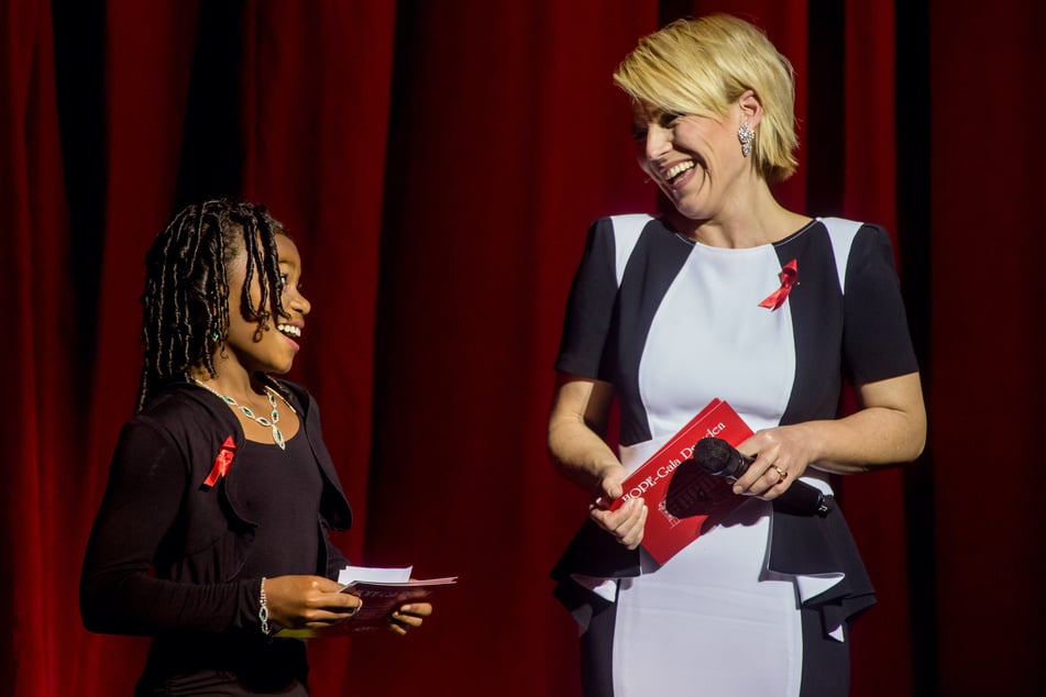 Andrea Ballschuh moderierte 2014 die Hope Gala mit der jungen Sängerin Chelsea - beide stehen 2024 wieder auf der Hope-Bühne.