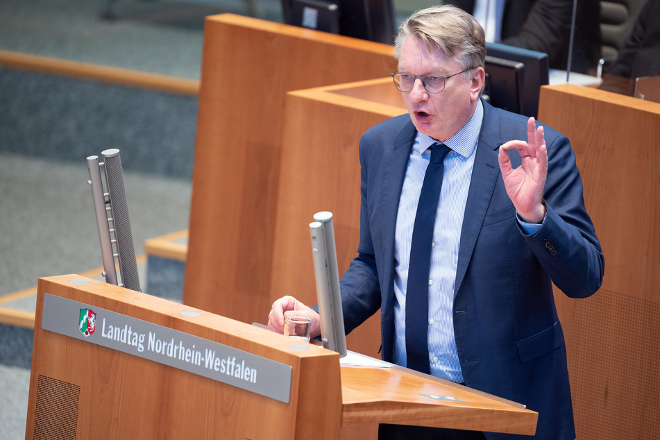AfD-Fraktionschef ließ auch Sohn unberechtigt vorzeitig impfen!