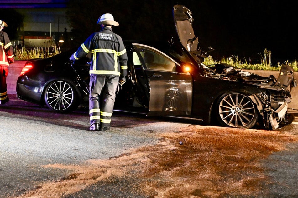 Unfall A1: Mehrere Verletzte bei Unfall auf A1, darunter auch ein Kind: Verursacher flüchtet einfach