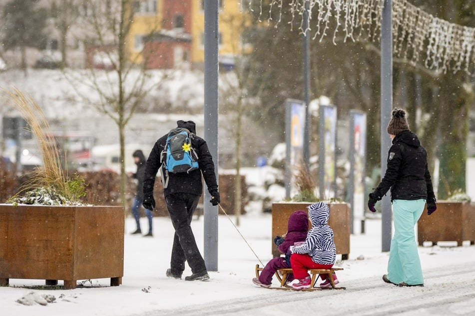 Am Mittwoch rieselte in vielen Gebieten Deutschlands - wie hier im thüringischen Oberhof - der erste Schnee.