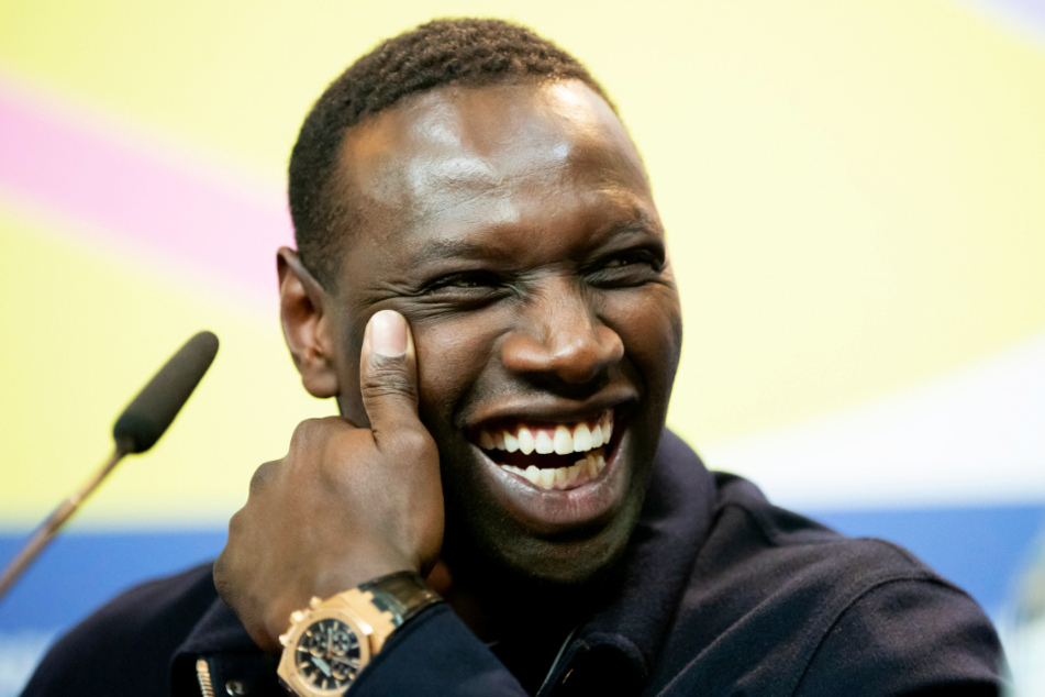 Omar Sy (43) sorgte auf der Berlinale-Pressekonferenz am 28. Februar 2020 für gute Stimmung. Das galt später am Abend auch für seinen Auftritt bei der Premiere.