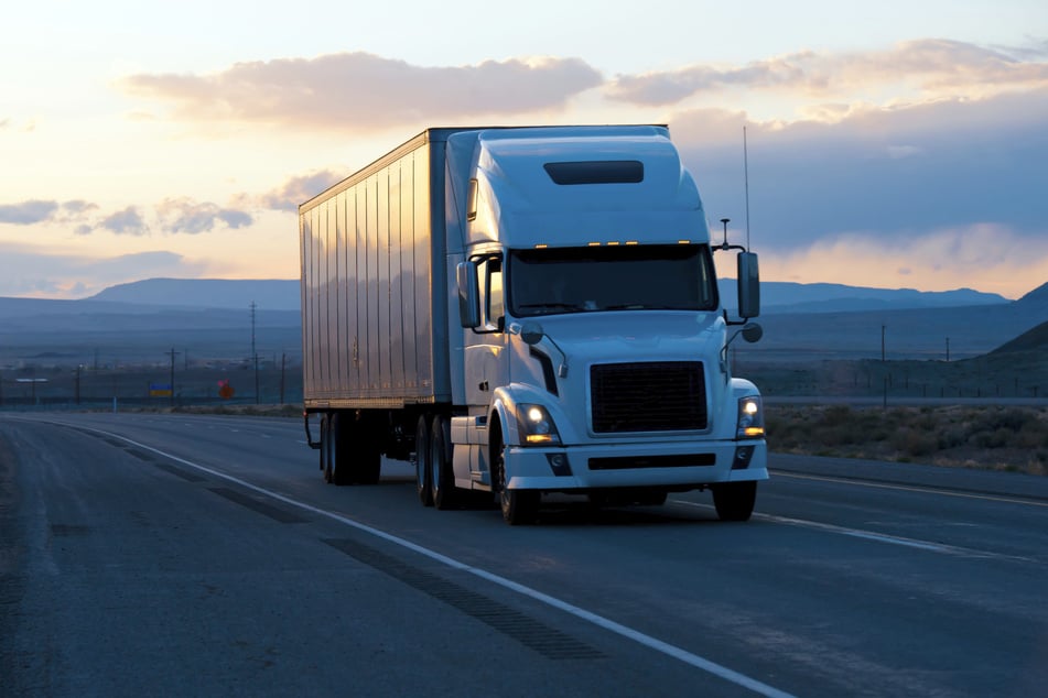 20letý byl v osudovou noc 23. března 1977 sražen kamionem a zemřel. (Symbolické foto)