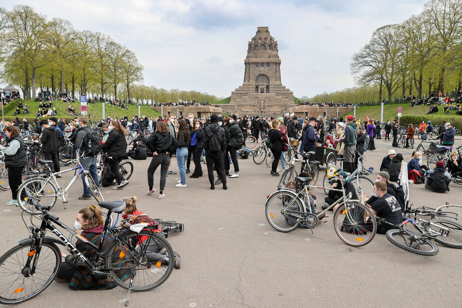 Leipzig: Aufregender Demo-Samstag in Leipzig: Polizei zieht positive Bilanz