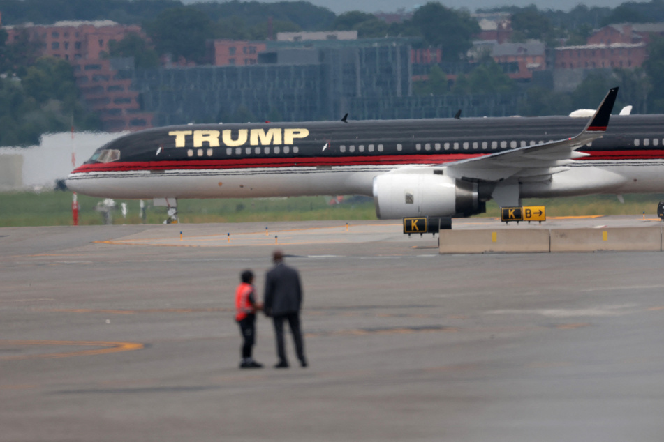 Donald Trump flew on his "Trump Force One" private plane from Newark, New Jersey to the nation's capitol for his schedule arraignment on Thursday.