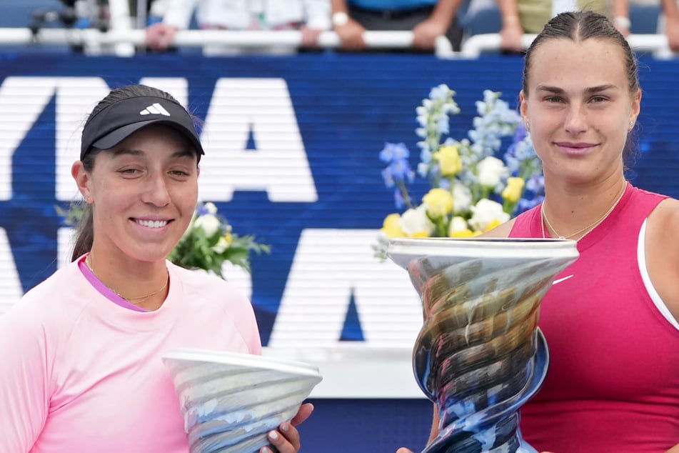 Sabalenka (r.) enjoys a 5-2 head-to-head record over Pegula, winning their most recent clash in the final at Cincinnati last month