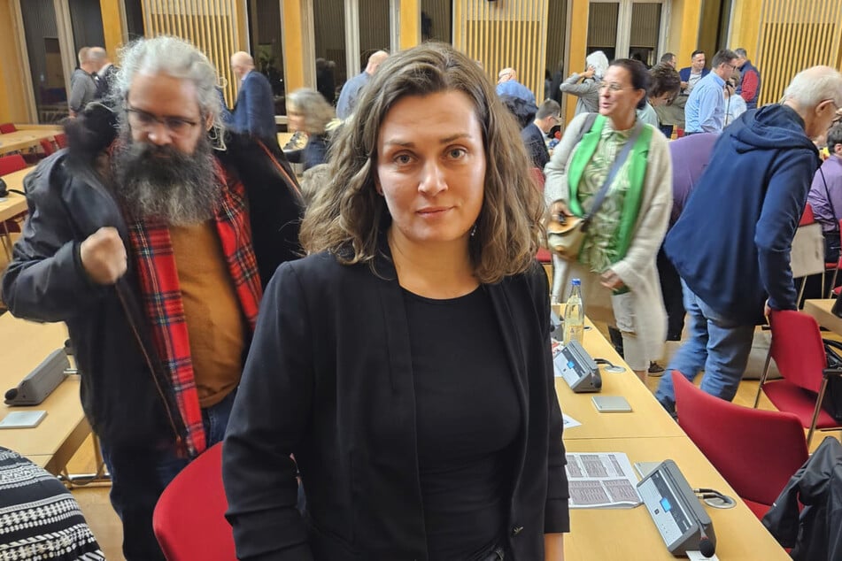 Die Linken-Stadträtin Anne Holowenko (39, Linke) hatte eigentlich nur der Debatte folgen wollen.