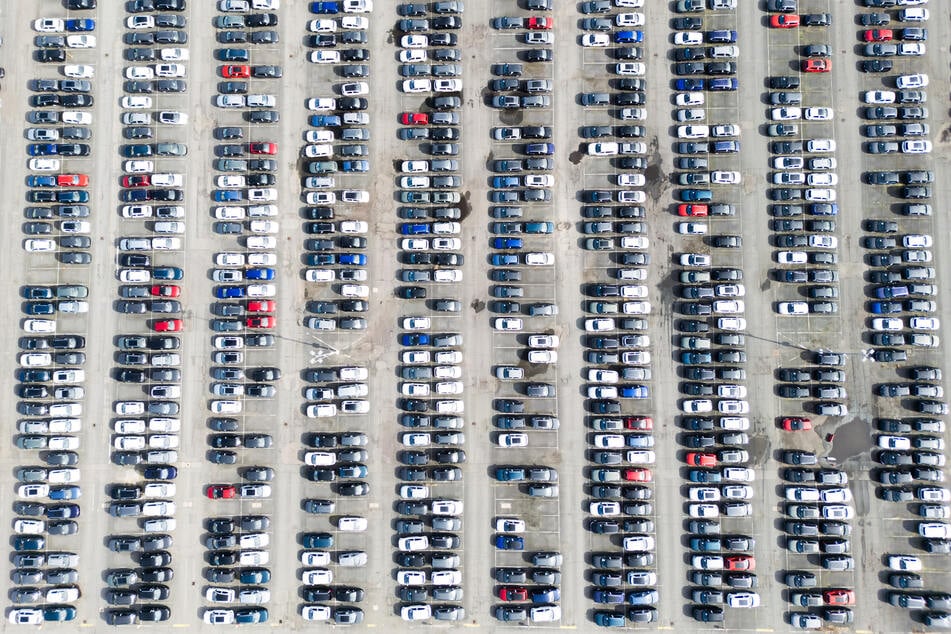 Weltweit ging die Zahl der Auslieferungen bei VW um rund 600.000 Autos zurück. (Symbolbild)