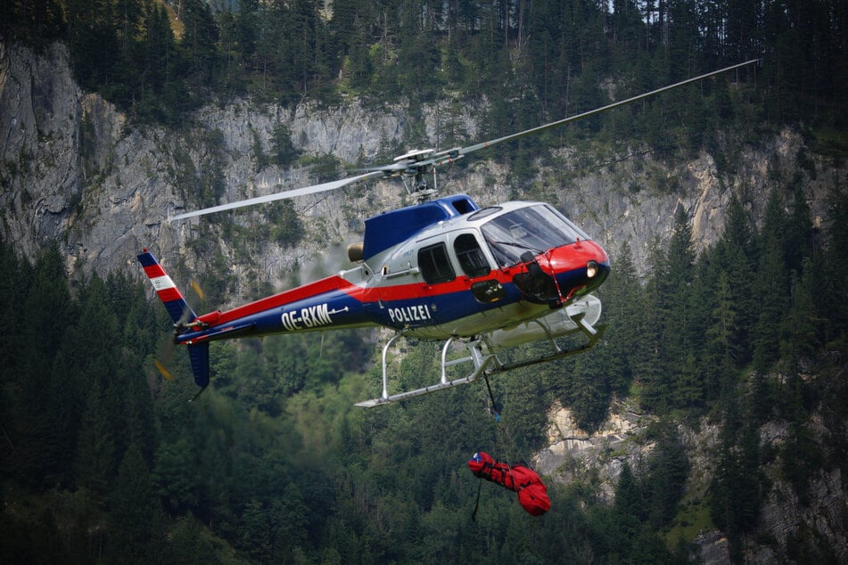 Ein Hubschrauber brachte den Leichnam ins Tal nach Vorarlberg. (Symbolbild)