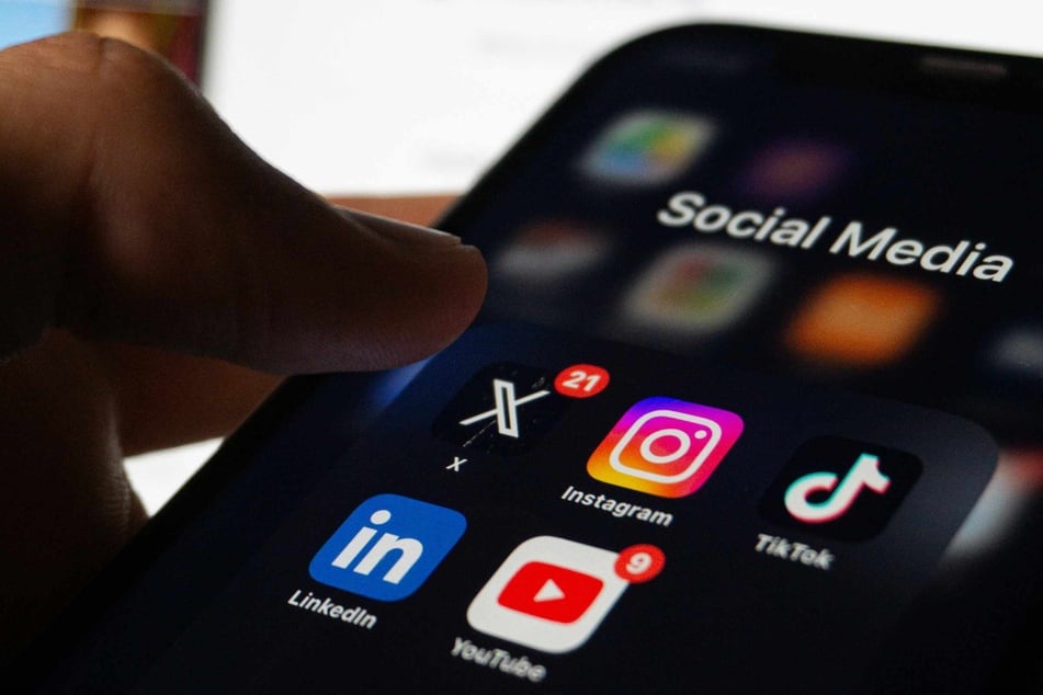 Social media is fueling "devastating" epidemic among kids, new report warns