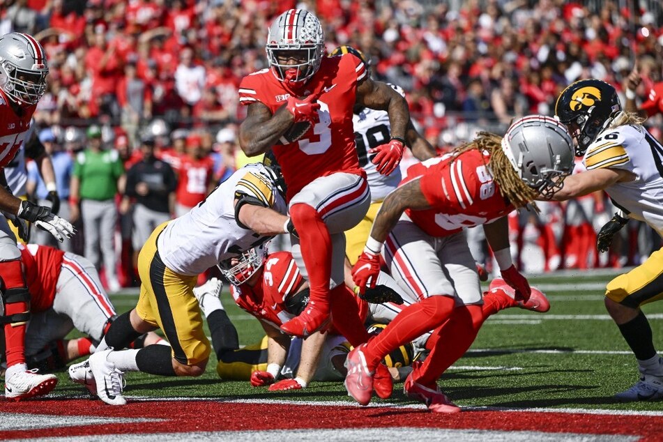 Ohio State Buckeyes running back Miyan Williams (c.) dominated against the Iowa Hawkeyes during Week 8 of the season.