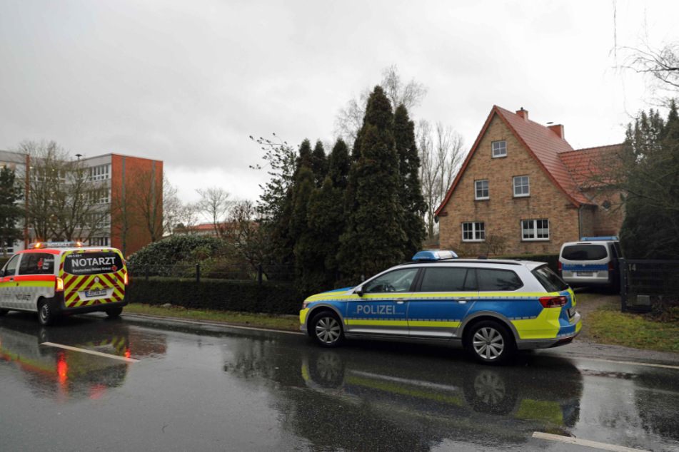 In Sanitz (Landkreis Rostock) ist am Mittwochmorgen ein Mann von einer fallenden Tanne erschlagen worden.