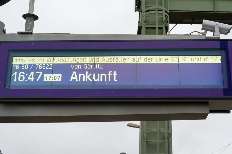 Regionalverkehr und S-Bahnverkehr sind bis auf unbestimmte Zeit eingestellt.
