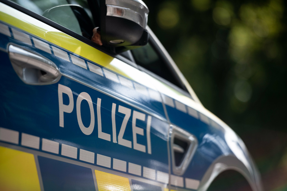Die Polizei ermittelt gegen Unbekannte, die Hakenkreuze gemalt haben. (Symbolbild)