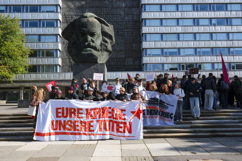Zum vierten Mal rief das Bündnis am Freitag "Schulstreik gegen Wehrpflicht" zu bundesweiten Protesten auf.