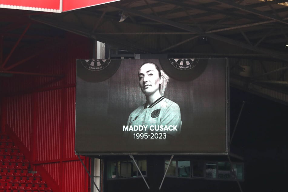 Der viel zu frühe Tod von Maddy Cusack (†27) löste in der englischen Fußballwelt tiefe Trauer aus.