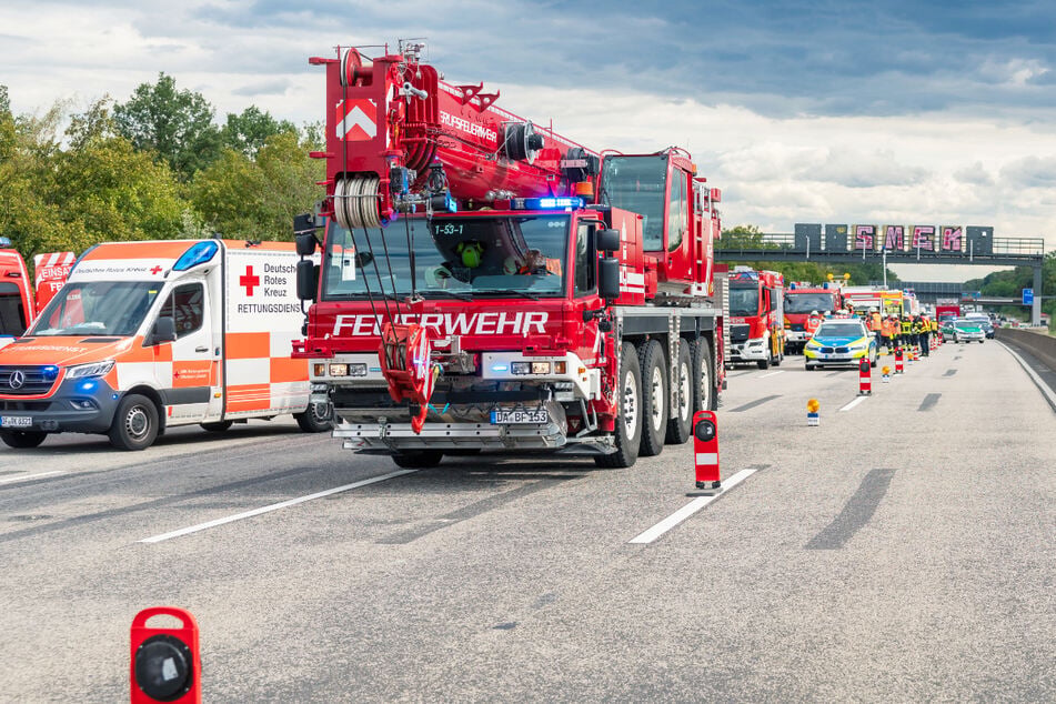 Die A5 musste zeitweise voll gesperrt werden, auch am Abend kommt es noch zu Verkehrsbehinderungen.
