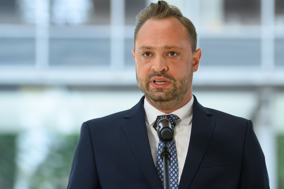 CDU-Gesundheitsexperte Alexander Dierks (34) fordert, dass die Impfpflicht-Pläne neu bewertet werden.