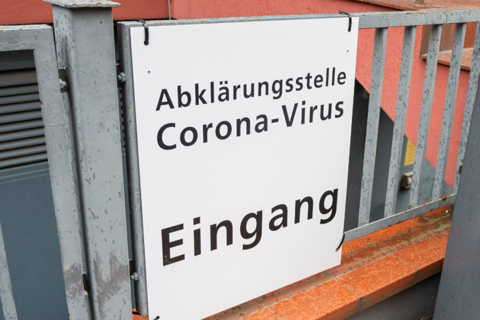Das Coronavirus beschäftigt jetzt auch den Berliner Amateurfußball. (Symbolbild)