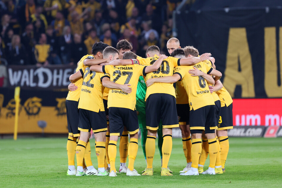 Einschwören auf die ersten Termine im Jahr 2024: Dynamo Dresden darf gleich mehrfach unter Flutlicht ran.