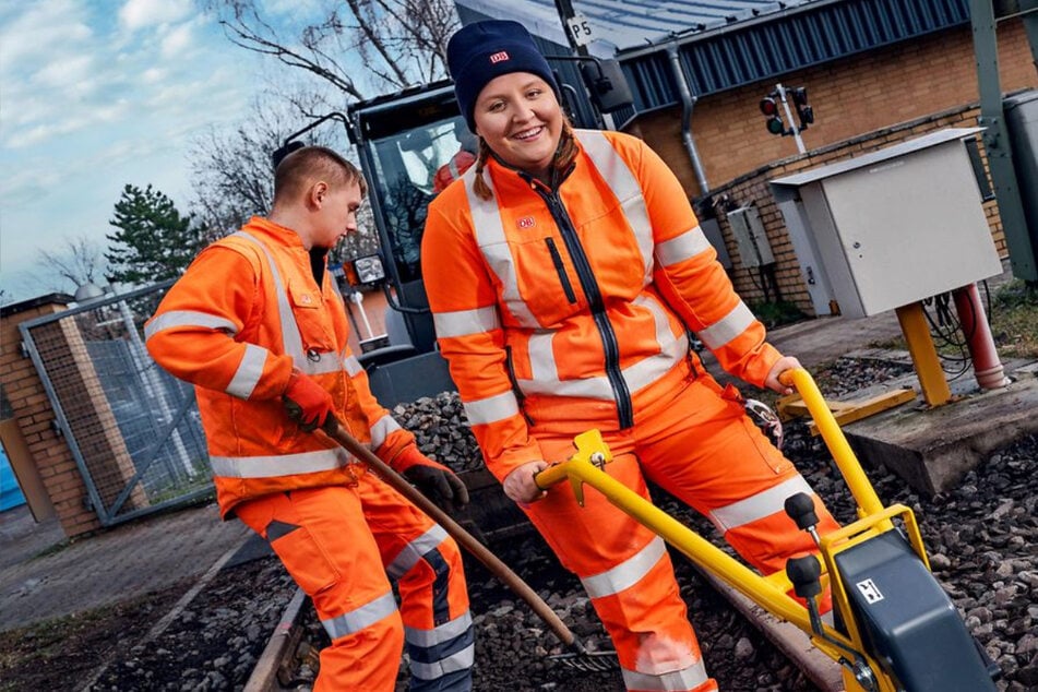 Die Deutsche Bahn bietet abwechslungsreiche Jobs, ein tolles Team und vielfältige Mitarbeitervorteile.