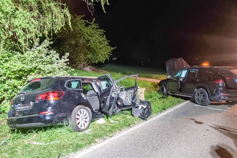 Nach dem Unfall musste die Straße mehrere Stunden gesperrt werden.