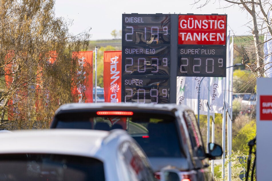 Auch wenn Spritpreis zum Mittag wieder stark anstieg: Autofahrer dürfen hoffen