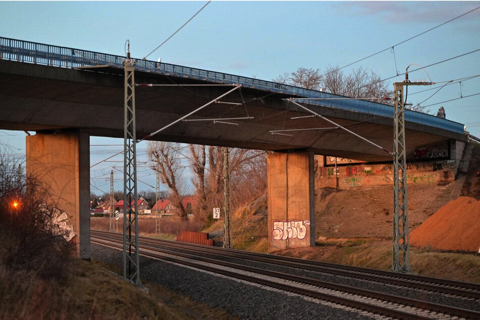 Die B101-Brücke bei Großenhain soll zügig abgerissen werden.