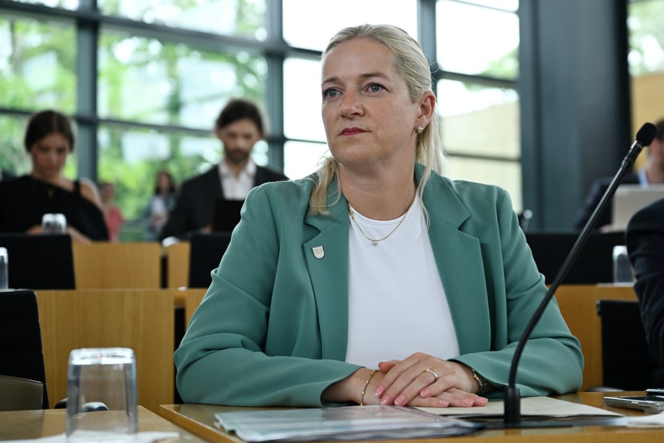 Thüringens Justiz- und Migrationsministerin Beate Meißner (44, CDU) hat sich für eine Ausweitung von Abschiebemöglichkeiten nach Afghanistan ausgesprochen.