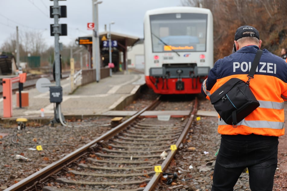 Person in Stollberg von Zug erfasst