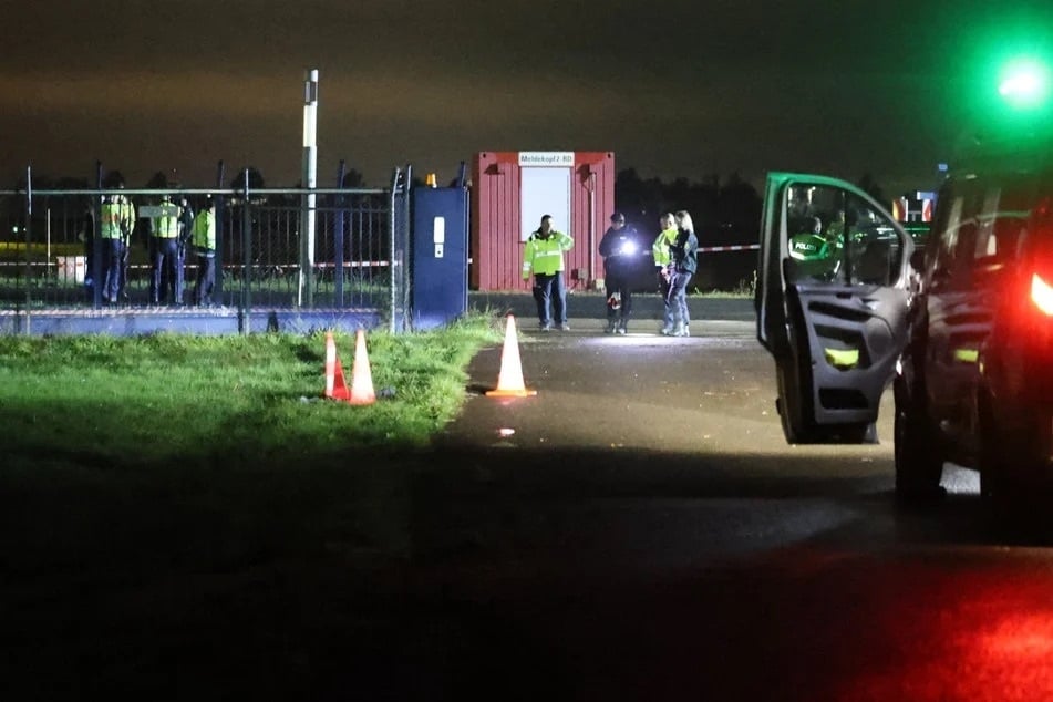 Noch in der Nacht zu Sonntag rückte die Polizei mit zahlreichen Einsatzkräften aus.