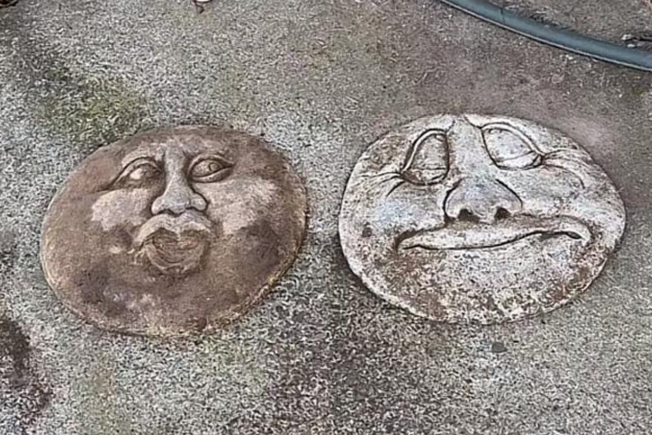Im Boden von Samantha Turners Garten versteckten sich zwei Gesichts-Steine.