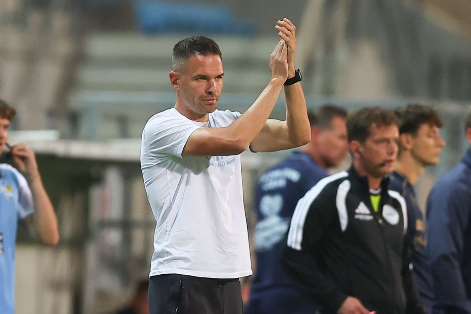 CFC-Coach Benjamin Duda (38) freute sich über die hochemotionale Stimmung bei den Fans: "Das ganze Stadion steht, ist lauter als im Derby gegen den Schacht."
