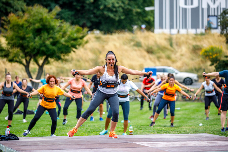 Raus an die frische Luft: Bei "Fit im Park" wird im Freien geturnt.