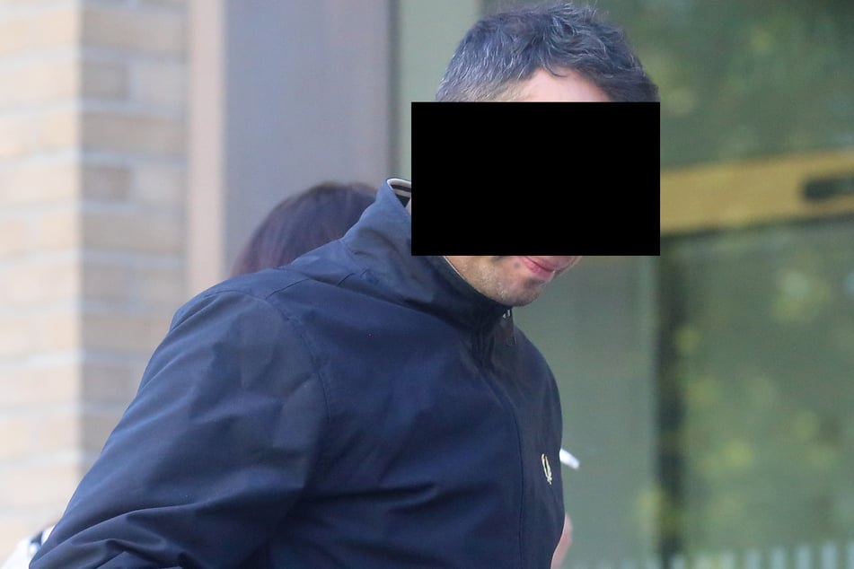 Christian A. (37) fiel schon mit Hitlergruß auf.