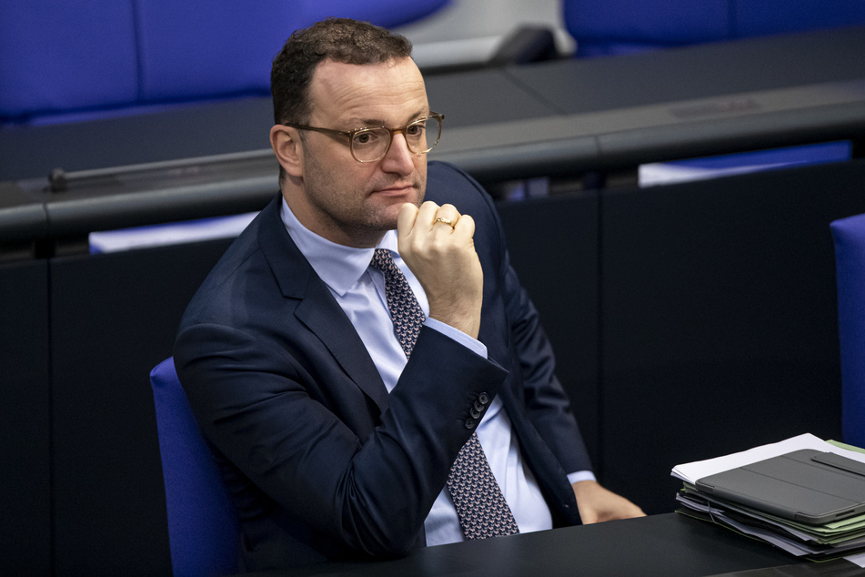 Ein Gegner der Corona-Maßnahmen soll Bundesgesundheitsminister Jens Spahn (40, CDU) beleidigt haben. Gegen ihn wurde nun ein Strafbefehl beantragt.