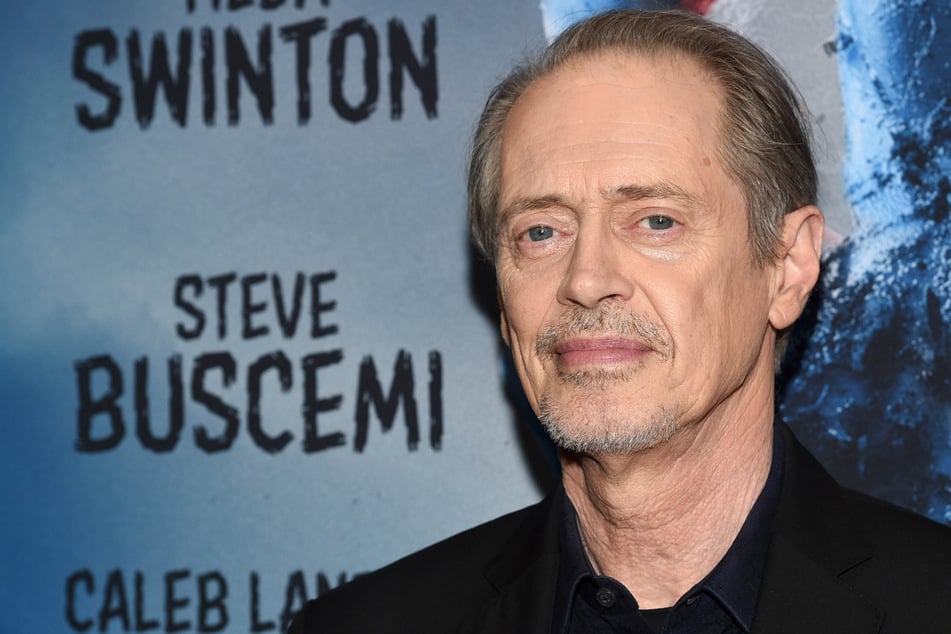 Steve Buscemi (66) sei nach der Attacke in Manhattan wieder wohlauf.