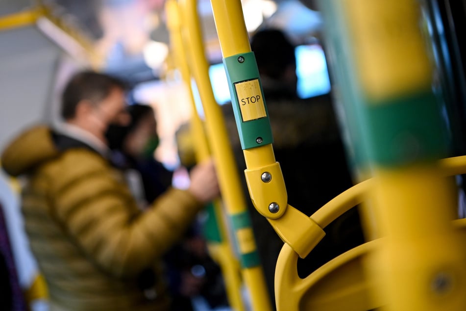 Der Busfahrer (39) musste eine Vollbremsung einlegen. (Symbolbild)