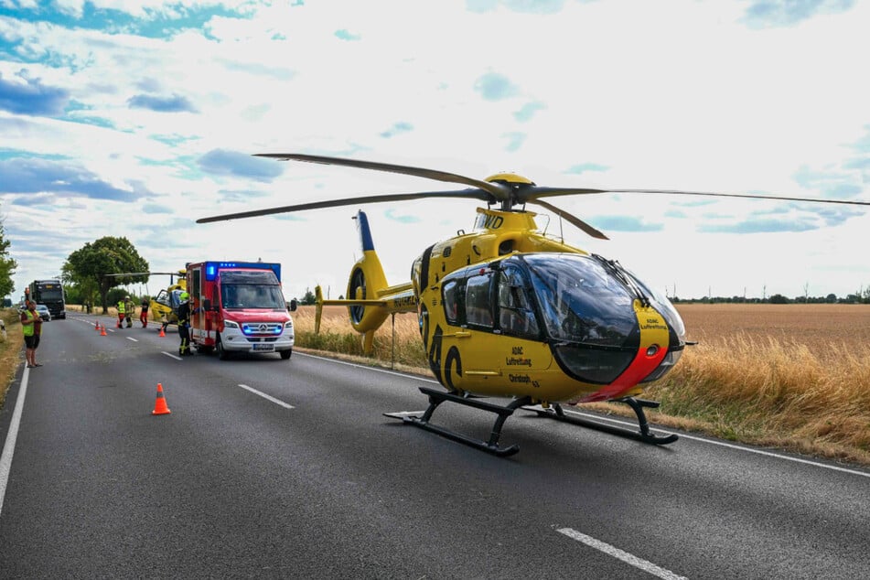 Die zwei Rettungshubschrauber sollen die Notärzte zum Unfallort gebracht haben.