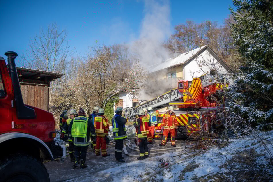 Ein Großaufgebot der Feuerwehr kümmerte sich um das Feuer.