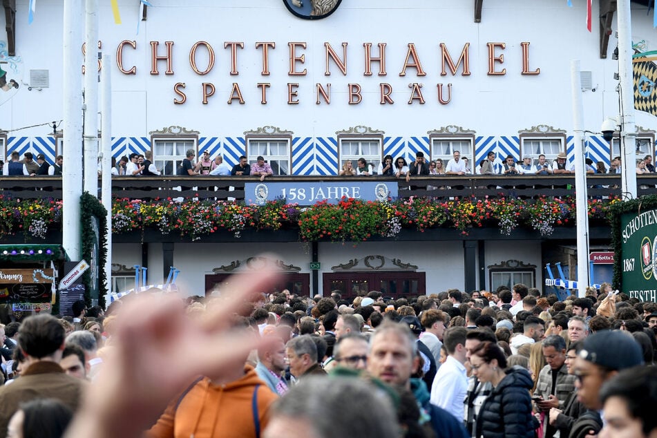 Auf dem Oktoberfest dürfen seit 1825 ausschließlich Münchner Wirte Bier ausschenken. Ob das so bleibt?