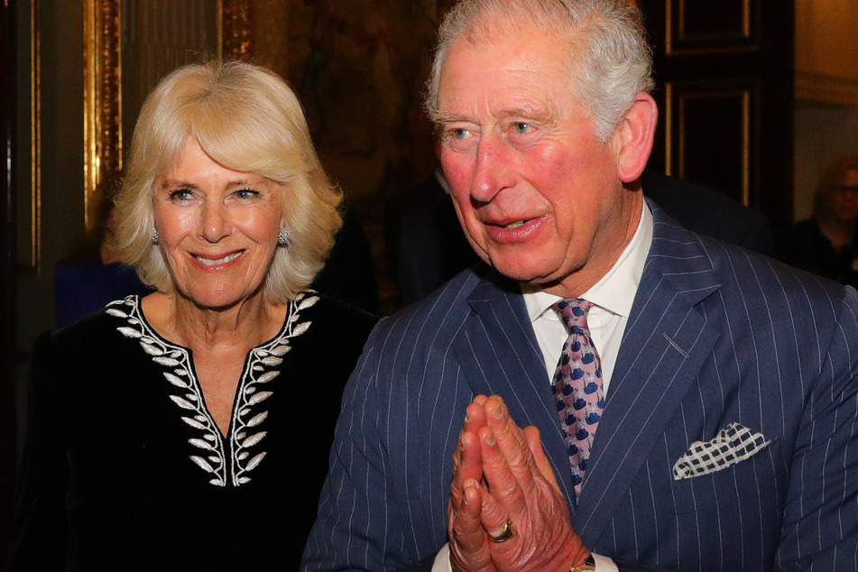 Der britische Prinz Charles, Prinz von Wales, und seine Frau Camilla, Herzogin von Cornwall waren für zwei Wochen isoliert voneinander untergebracht.