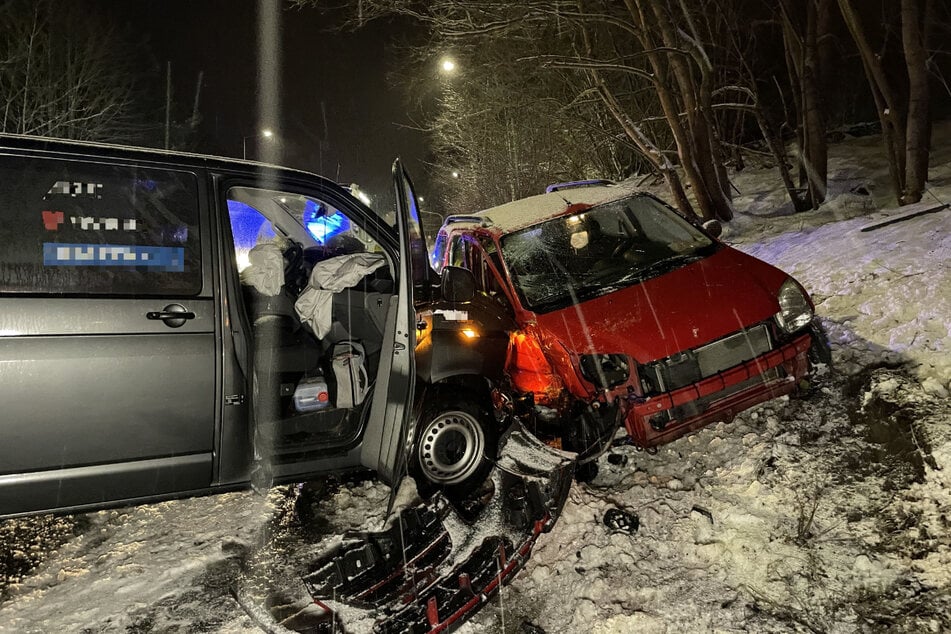 Suzuki-Fahrer übersieht Gegenverkehr: 22-Jähriger wird schwer verletzt