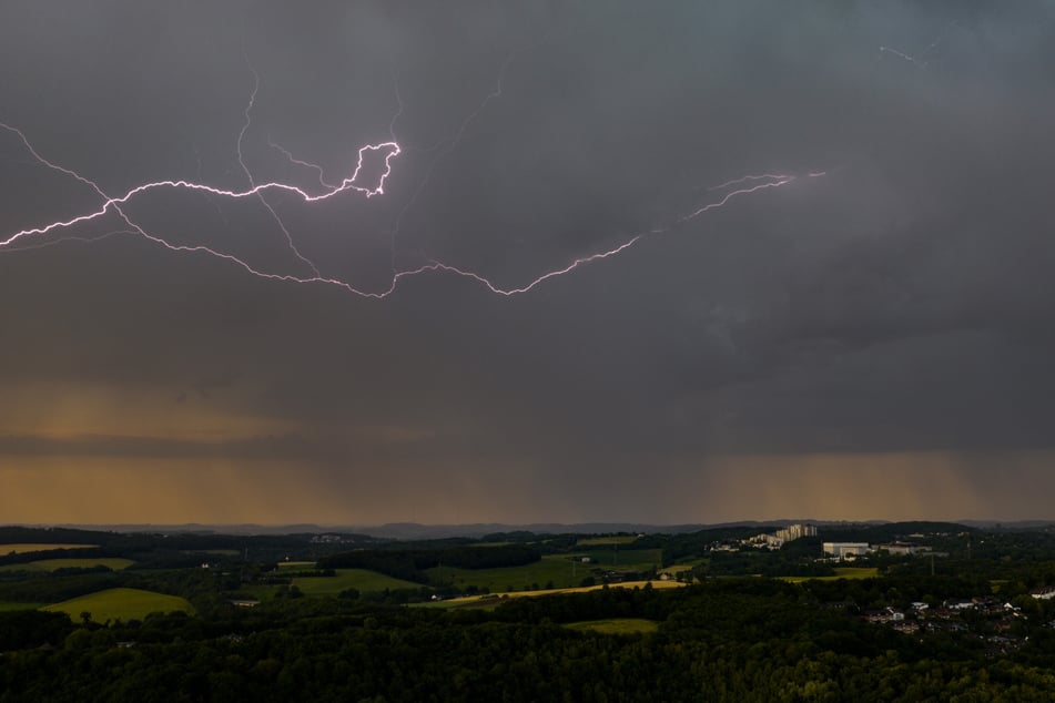 Unwettergefahr in NRW: Gewitter und Starkregen zum Wochenende