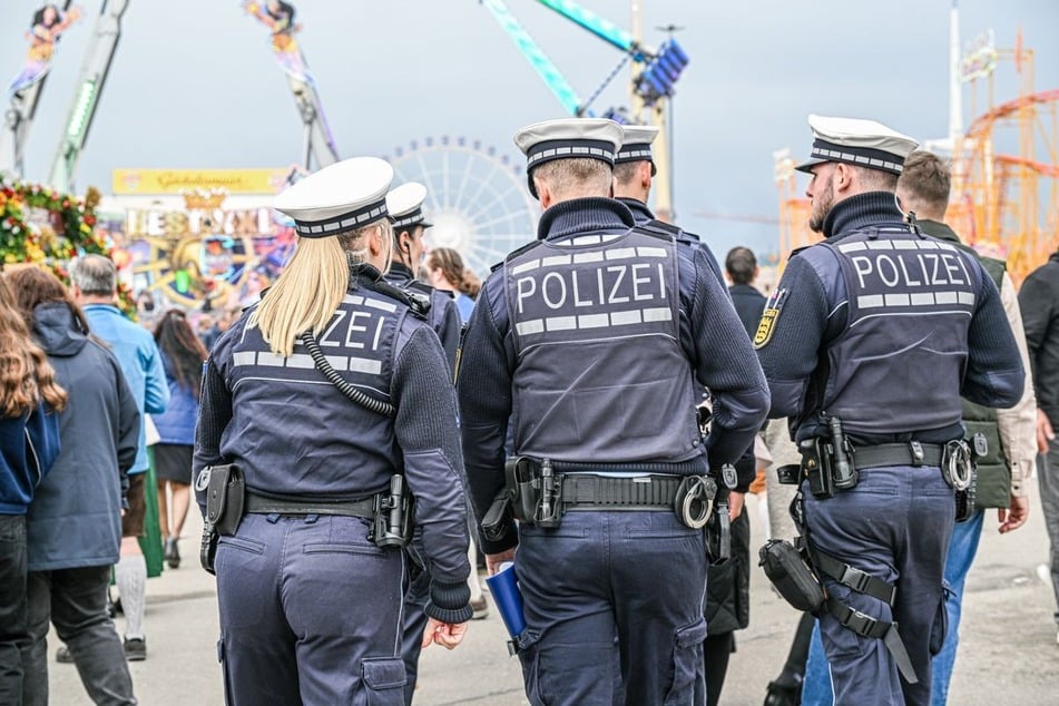 Die Polizei geht auf dem 178. Cannstatter Wasen auf Patrouille.